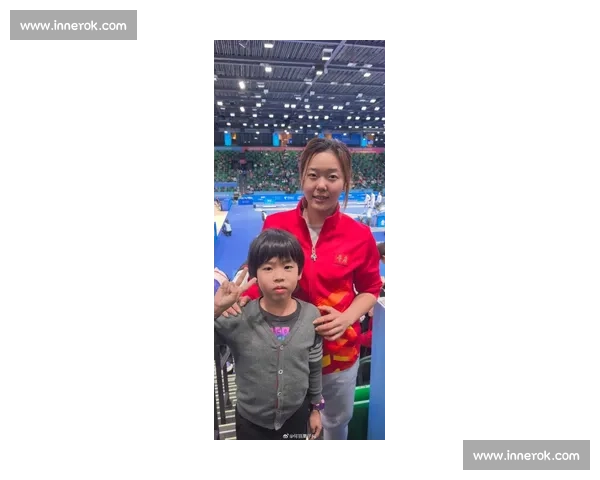 许昕父亲节与儿女甜蜜同框 奥运冠军化身温柔奶爸 许昕父亲节与儿女甜蜜同框 奥运冠军化身温柔奶爸